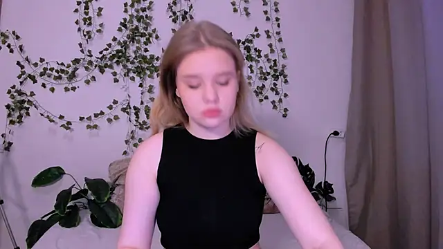 LaseyMoon online show from 03.21.25