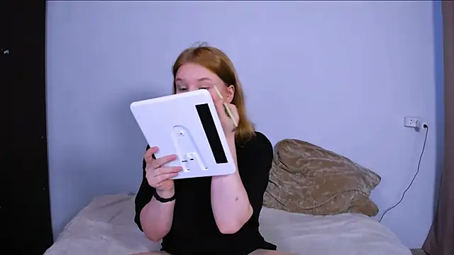 LaseyMoon online show from 09.09.25