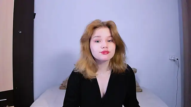 LaseyMoon online show from 09.15.25