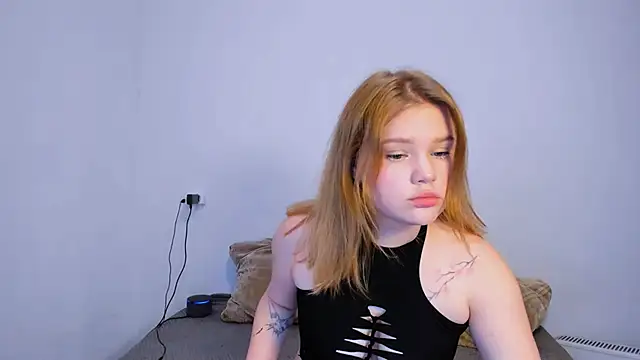 LaseyMoon online show from 11.02.25