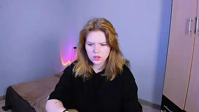 LaseyMoon online show from 11.08.25