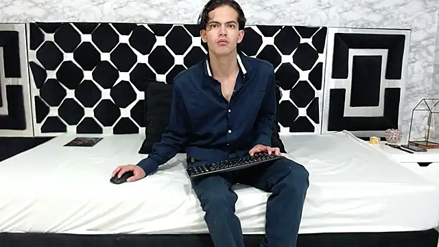 Maximoherrera 16 online show from 02.27.25