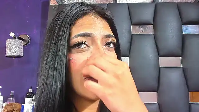 EMYCLARK01 online show from 12.04.25