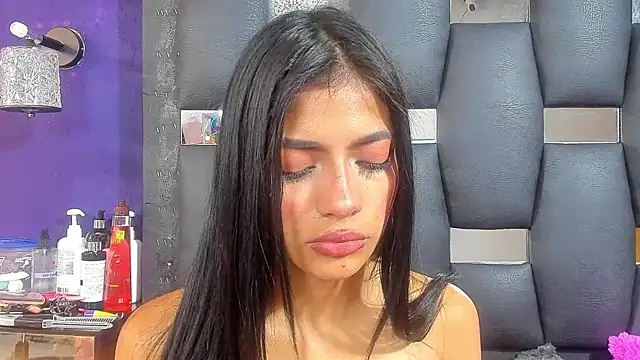 Snapshot of EMYCLARK01 chatting on 01.17.26 EMYCLARK01 online show from 01.17.26