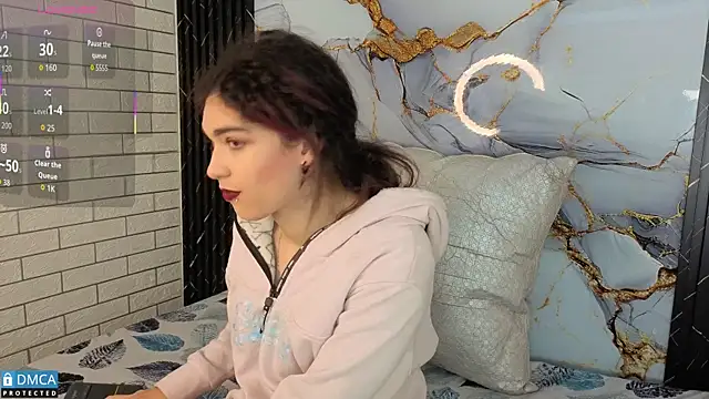 MaeveKuro online show from 11.15.25