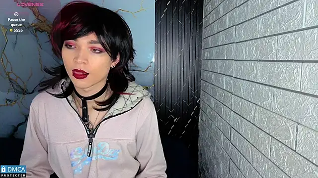 MaeveKuro online show from 11.29.25