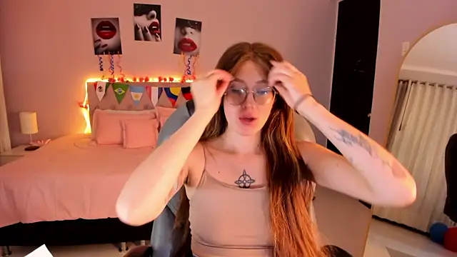 Snapshot of Emily_Warren_ chatting on 06.22.26 Emily Warren online show from 06.22.26
