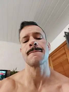 Snapshot of juniortche1313 chatting on 12.02.25 juniortche1313 online show from 12.02.25