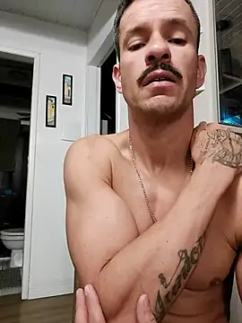 Snapshot of juniortche1313 chatting on 12.04.25 juniortche1313 online show from 12.04.25