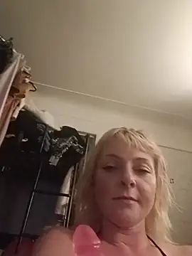 Snapshot of Foxxyhoneypott chatting on 06.17.26 Foxxyhoneypott online show from 06.17.26