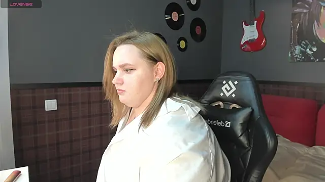 Amy Hall online show from 03.18.25