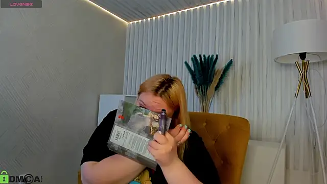 Amy Hall online show from 09.14.25