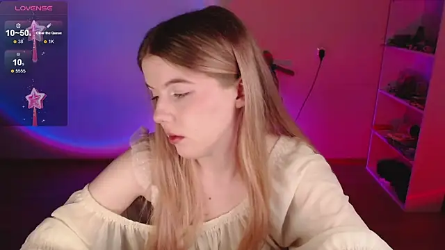 Strawberry juli online show from 04.07.26