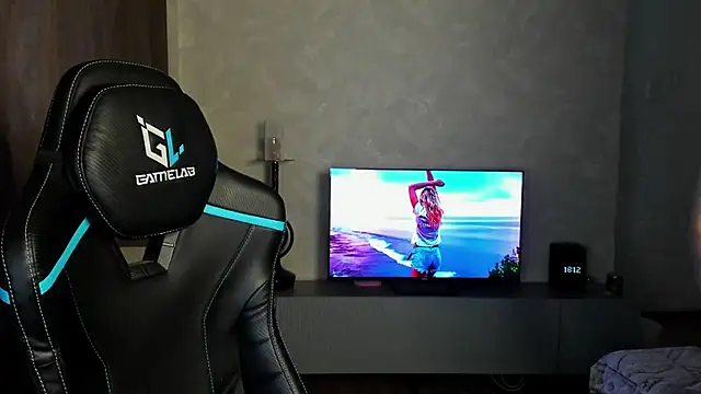 Snapshot of TravisRevas chatting on 03.08.25 TravisRevas online show from 03.08.25