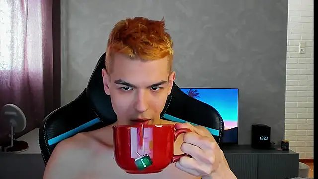 Snapshot of TravisRevas chatting on 03.09.25 TravisRevas online show from 03.09.25