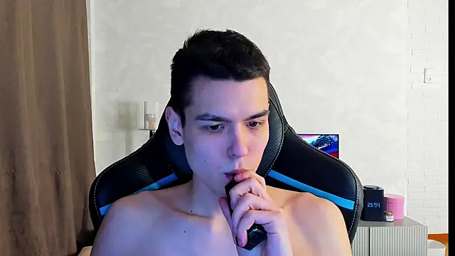 Snapshot of TravisRevas chatting on 03.13.25 TravisRevas online show from 03.13.25