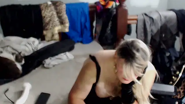 Snapshot of emmex671 chatting on 10.27.25 emmex671 online show from 10.27.25