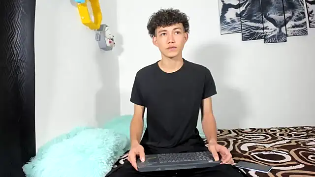 Maxxi hot23 online show from 03.15.25