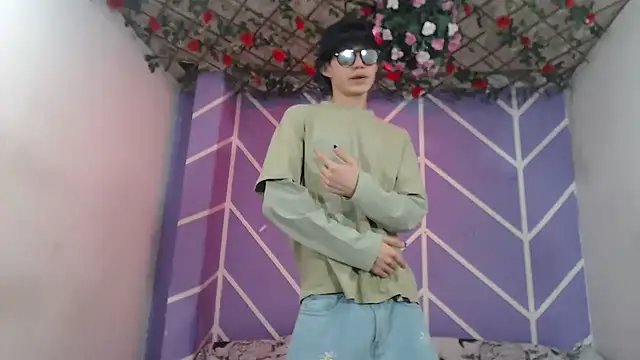 Maxxi hot23 online show from 10.13.25