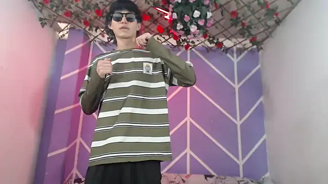 Maxxi hot23 online show from 10.14.25