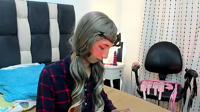 loverisu-coral online show from 03.16.25