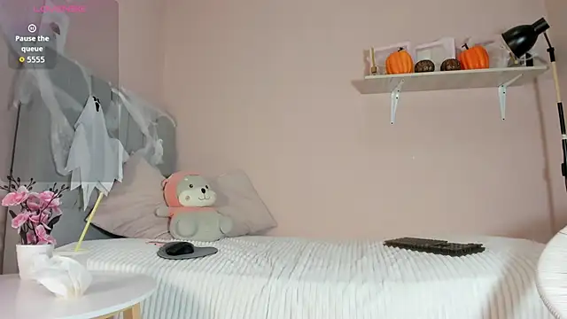 mary cute9 online show from 10.28.25