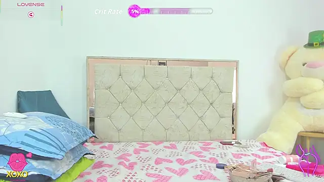 Snapshot of LunaaSweett chatting on 04.25.26 LunaaSweett online show from 04.25.26
