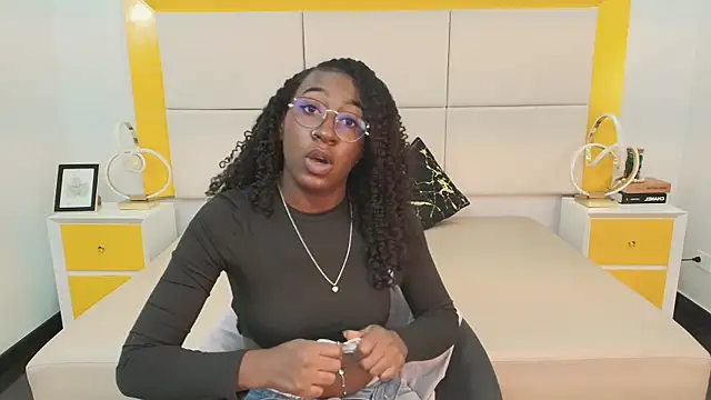 Snapshot of Qeen_blackk chatting on 10.23.25 Qeen blackk online show from 10.23.25