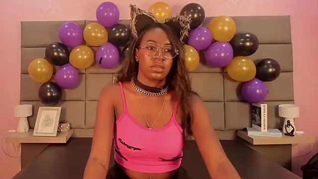 Snapshot of Qeen_blackk chatting on 10.31.25 Qeen blackk online show from 10.31.25