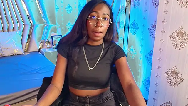 Snapshot of Qeen_blackk chatting on 11.01.25 Qeen blackk online show from 11.01.25