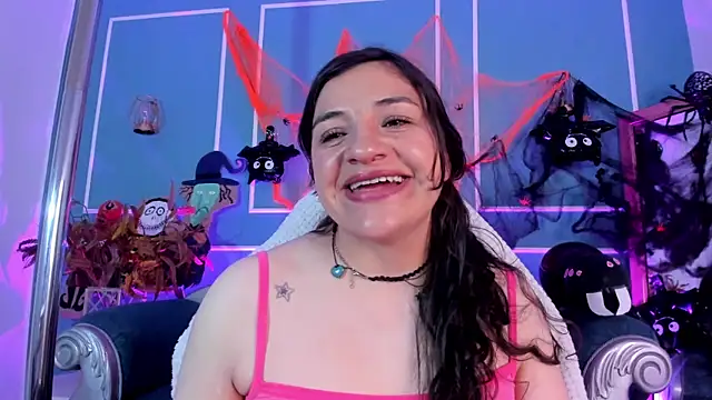 TaraTaylorr online show from 10.31.25