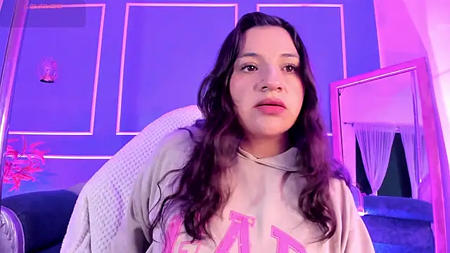 TaraTaylorr online show from 11.25.25