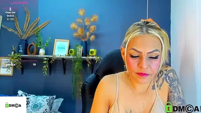 Snapshot of yessila_parker chatting on 10.24.25 yessila parker online show from 10.24.25