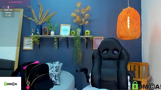 Snapshot of yessila_parker chatting on 10.25.25 yessila parker online show from 10.25.25