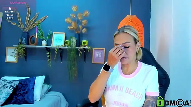 Snapshot of yessila_parker chatting on 11.19.25 yessila parker online show from 11.19.25