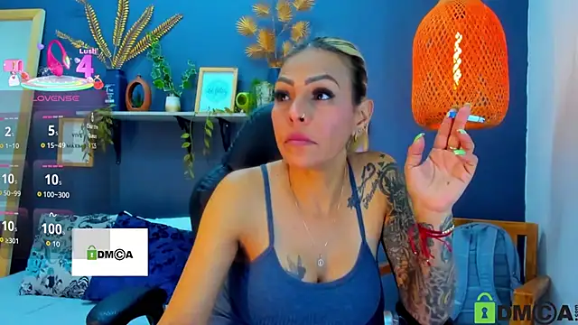 Snapshot of yessila_parker chatting on 11.30.25 yessila parker online show from 11.30.25