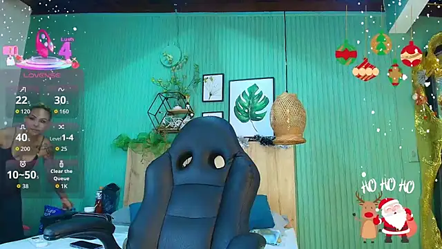 Snapshot of yessila_parker chatting on 12.19.25 yessila parker online show from 12.19.25