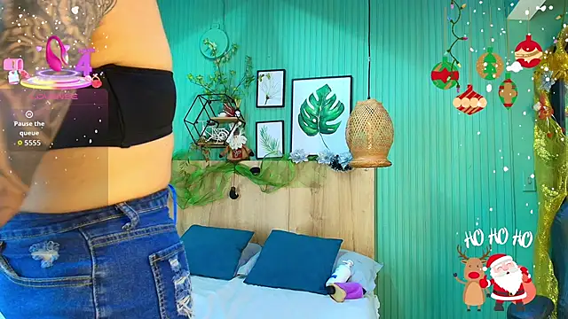 Snapshot of yessila_parker chatting on 12.22.25 yessila parker online show from 12.22.25