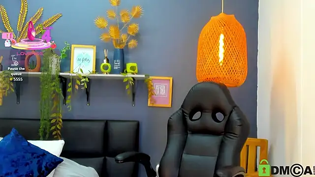 Snapshot of yessila_parker chatting on 01.14.26 yessila parker online show from 01.14.26