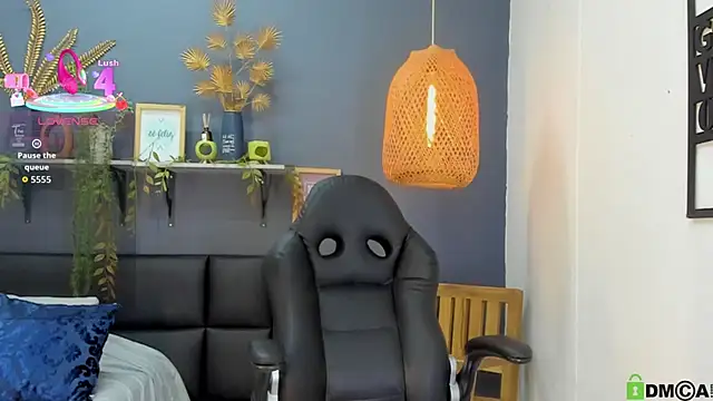 Snapshot of yessila_parker chatting on 01.15.26 yessila parker online show from 01.15.26