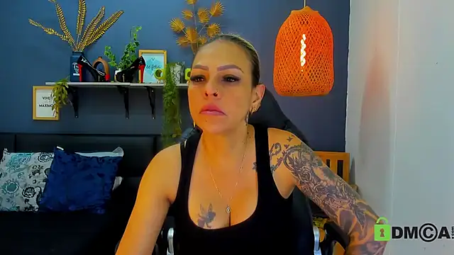 Snapshot of yessila_parker chatting on 04.20.26 yessila parker online show from 04.20.26