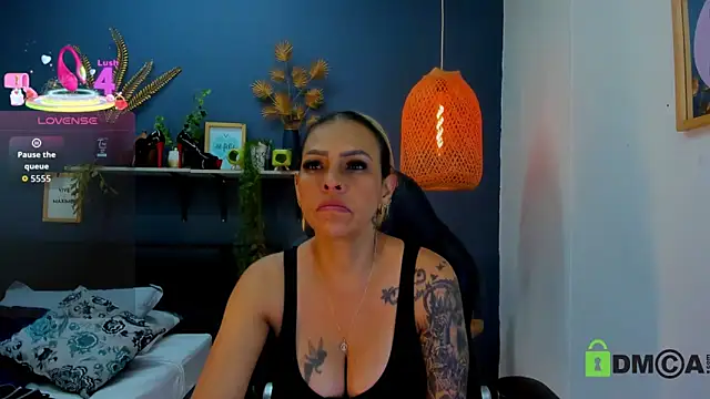 Snapshot of yessila_parker chatting on 04.26.26 yessila parker online show from 04.26.26