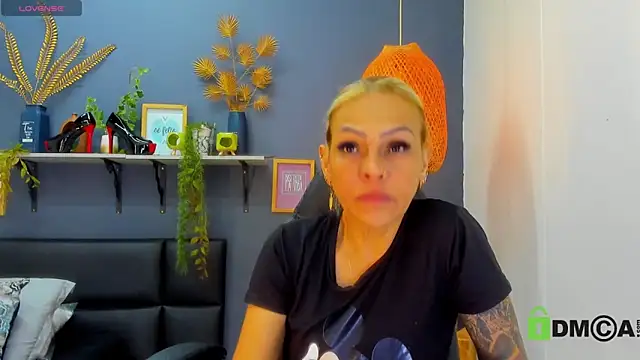 Snapshot of yessila_parker chatting on 05.09.26 yessila parker online show from 05.09.26