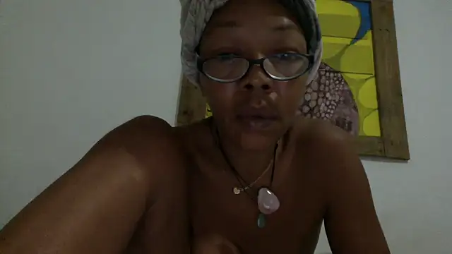 Snapshot of Ladyzee25 chatting on 09.19.25 Ladyzee25 online show from 09.19.25