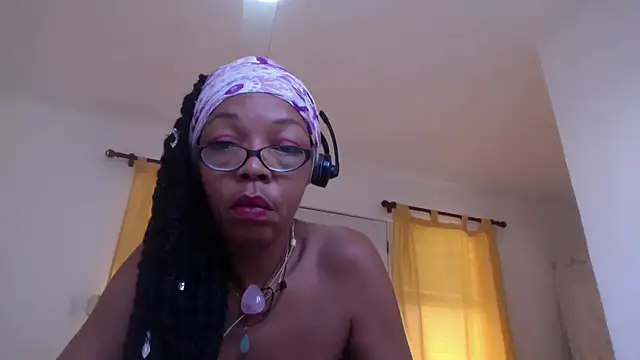 Snapshot of Ladyzee25 chatting on 09.21.25 Ladyzee25 online show from 09.21.25