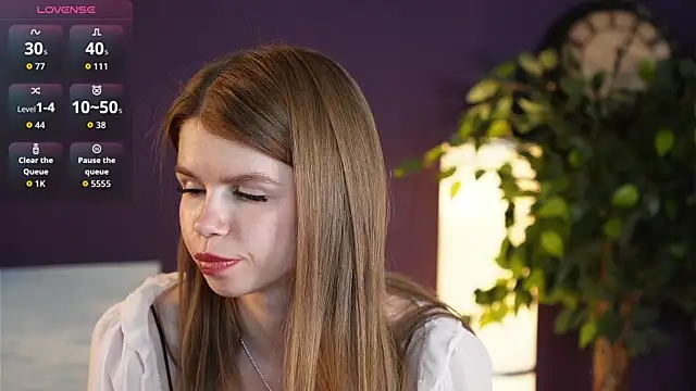 Snapshot of AmityDilley chatting on 10.17.25 AmityDilley online show from 10.17.25