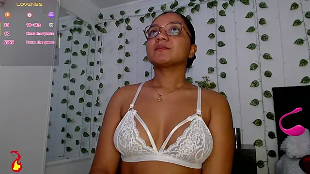 Snapshot of victtoria_cane63 chatting on 06.11.26 victtoria cane63 online show from 06.11.26