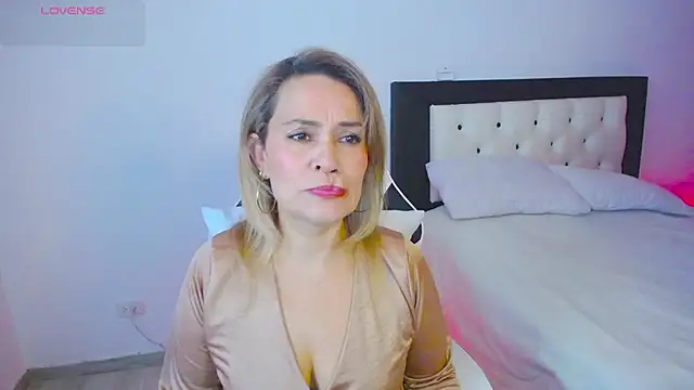 CarolinneFiotti online show from 10.15.25