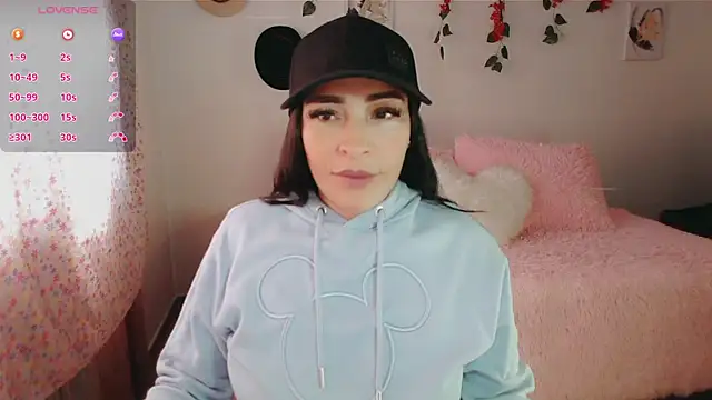 luna lgomez  online show from 11.12.25