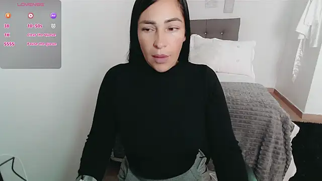 luna lgomez  online show from 11.27.25